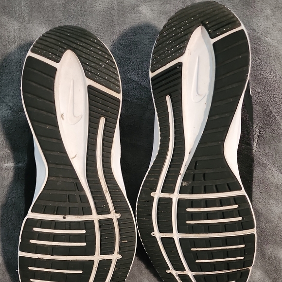 Nike Men's Black Running Shoes - Picture 5 of 10